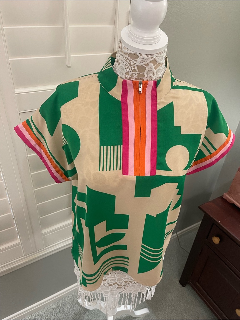 Women’s Green & Beige Geometric Zip-Neck Top